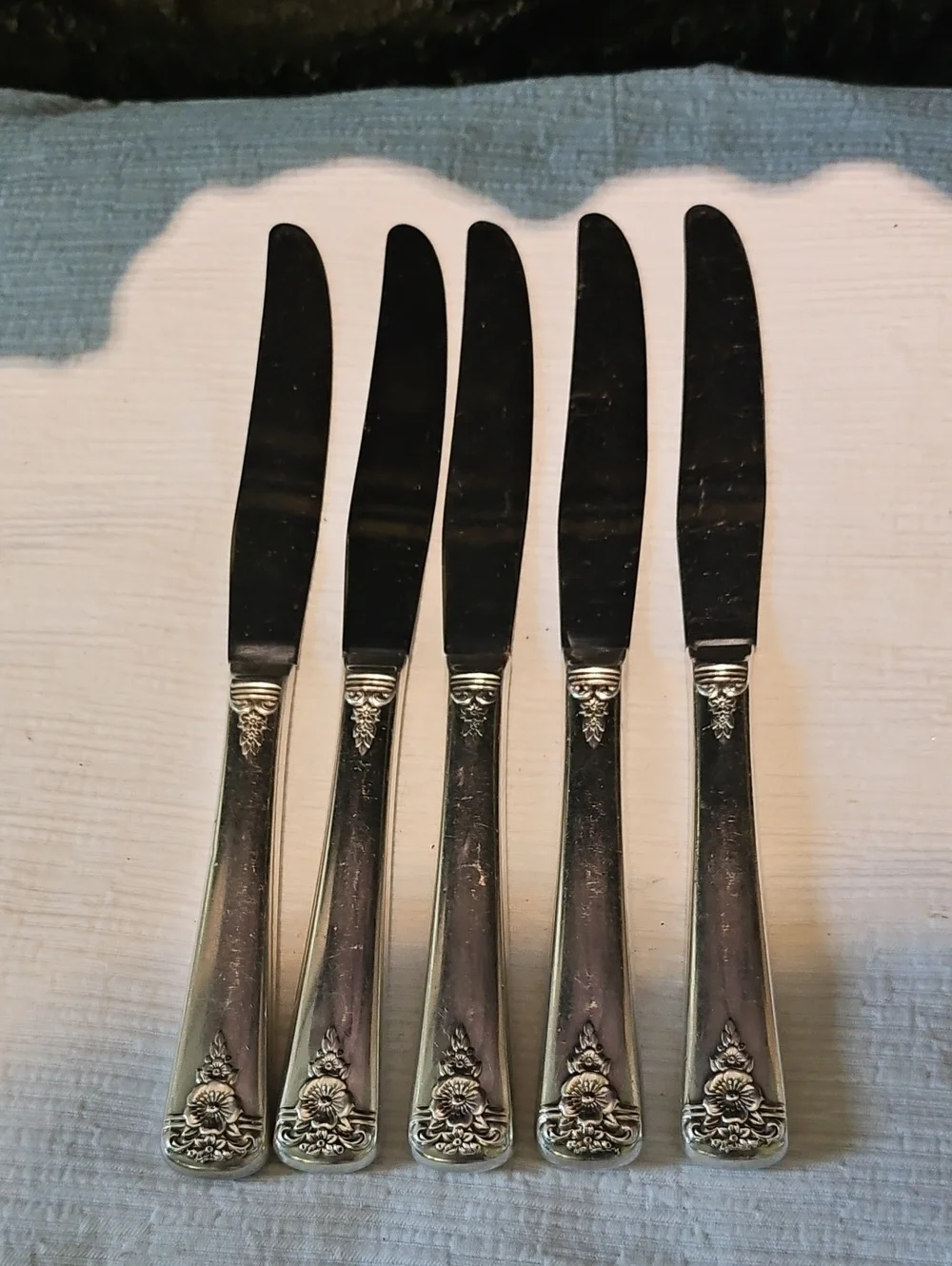 5 Dinner Knives - 1930's Floral Adoration Pattern